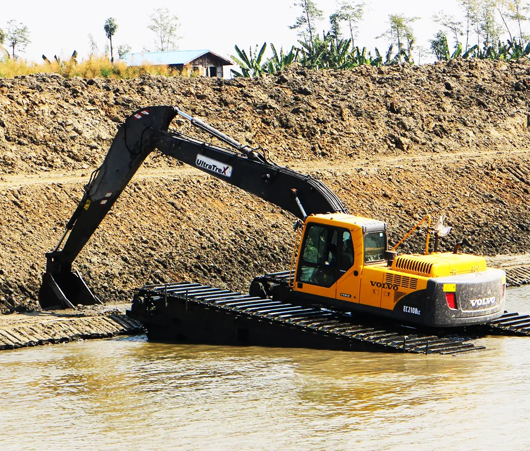 Ultratrex Amphibious Excavator is in action
