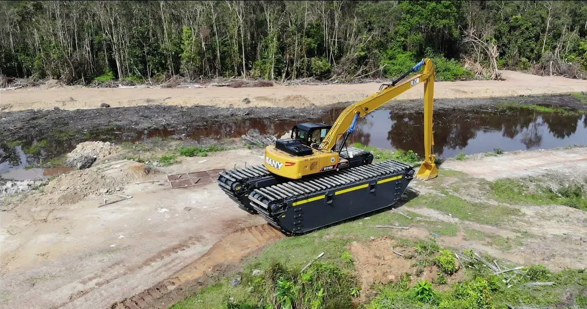 Ultratrex Amphibious Undercarriage AT200ER-V2 fitted with SANY SY215C for infrastructure project